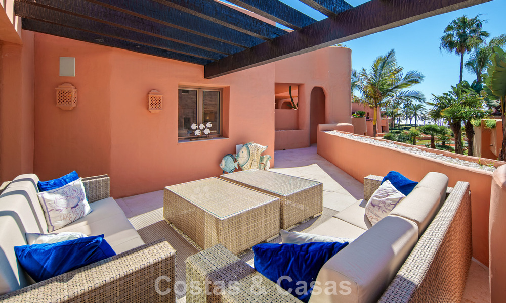 First-class duplex penthouse for sale in a beachfront development in Los Monteros, East Marbella 803218