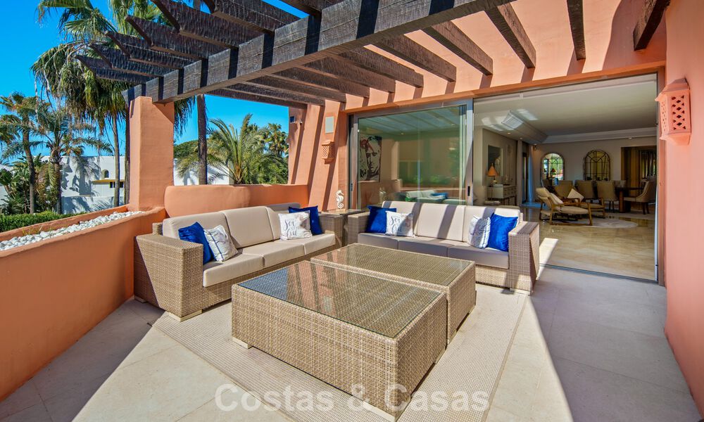 First-class duplex penthouse for sale in a beachfront development in Los Monteros, East Marbella 803220