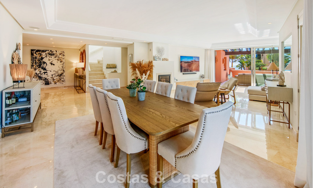 First-class duplex penthouse for sale in a beachfront development in Los Monteros, East Marbella 803222