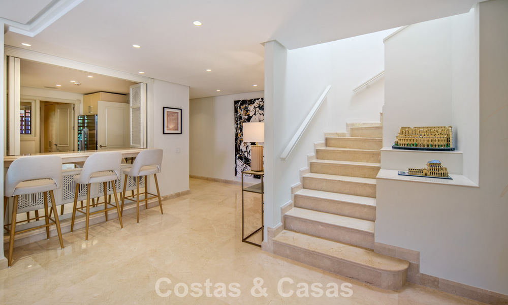 First-class duplex penthouse for sale in a beachfront development in Los Monteros, East Marbella 803223