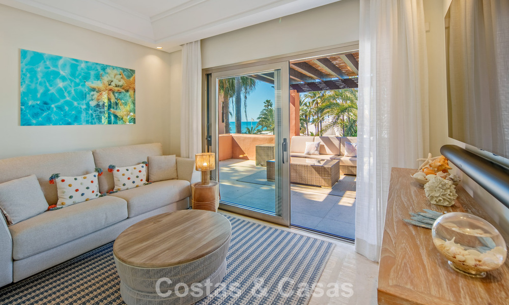 First-class duplex penthouse for sale in a beachfront development in Los Monteros, East Marbella 803224