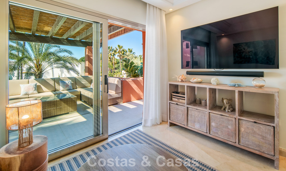 First-class duplex penthouse for sale in a beachfront development in Los Monteros, East Marbella 803225