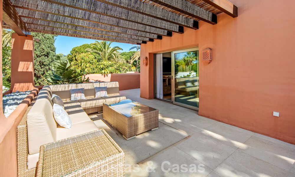 First-class duplex penthouse for sale in a beachfront development in Los Monteros, East Marbella 803227