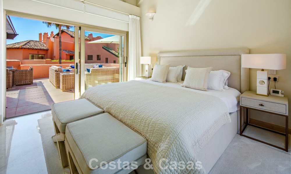 First-class duplex penthouse for sale in a beachfront development in Los Monteros, East Marbella 803232