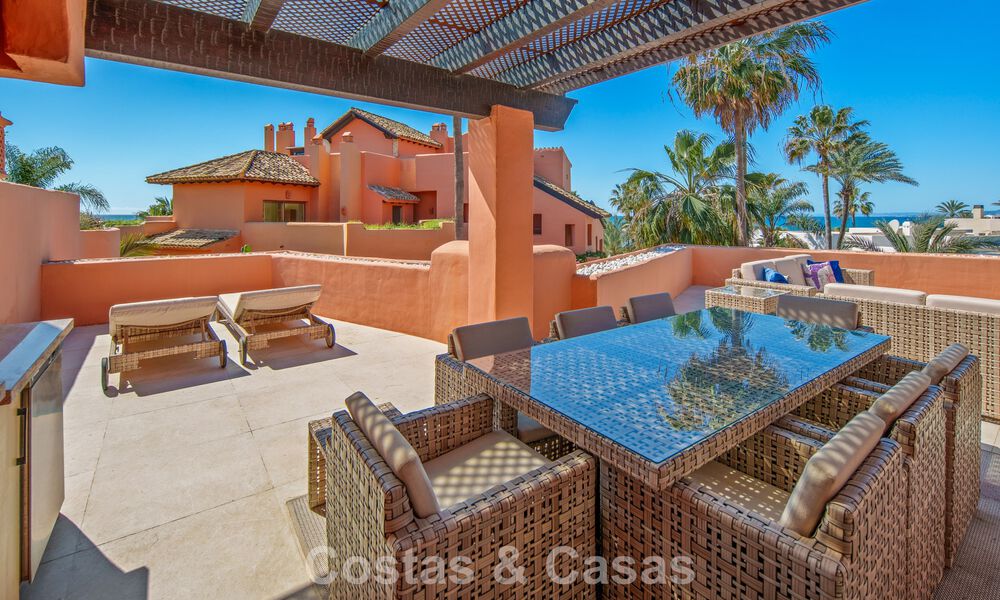 First-class duplex penthouse for sale in a beachfront development in Los Monteros, East Marbella 803236