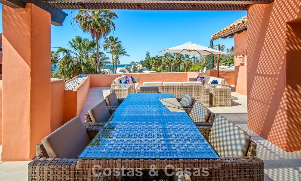 First-class duplex penthouse for sale in a beachfront development in Los Monteros, East Marbella 803237