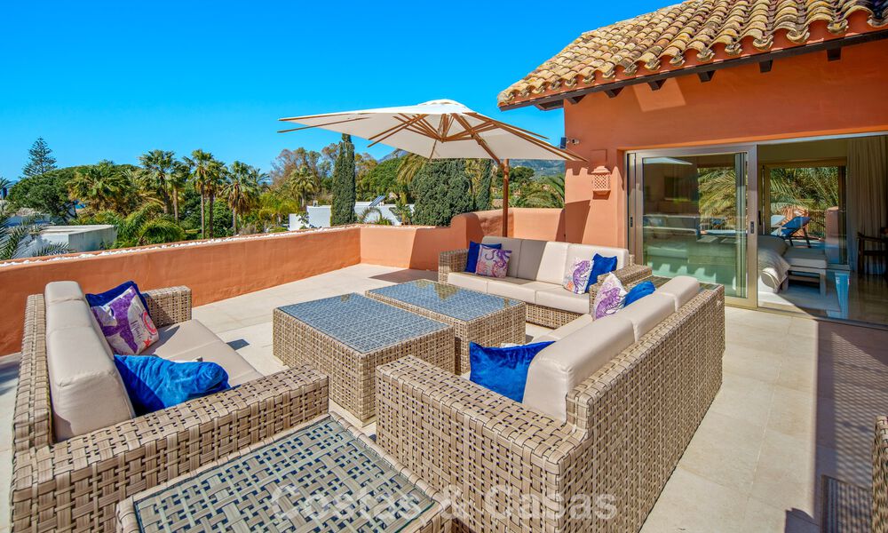 First-class duplex penthouse for sale in a beachfront development in Los Monteros, East Marbella 803239