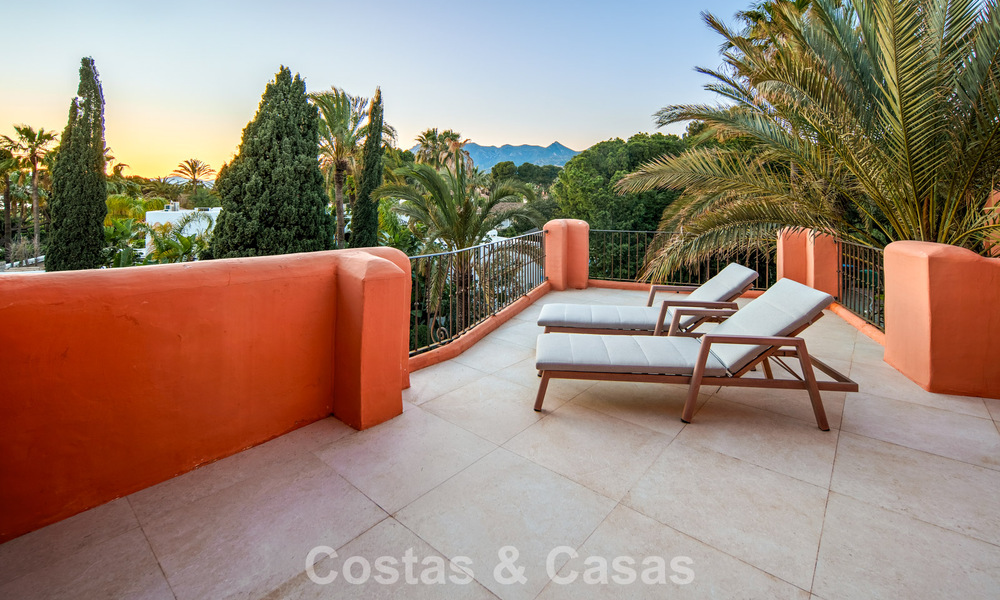 First-class duplex penthouse for sale in a beachfront development in Los Monteros, East Marbella 803243
