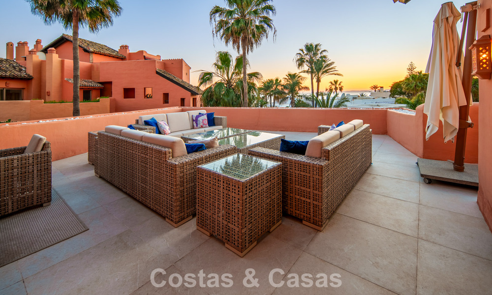 First-class duplex penthouse for sale in a beachfront development in Los Monteros, East Marbella 803244