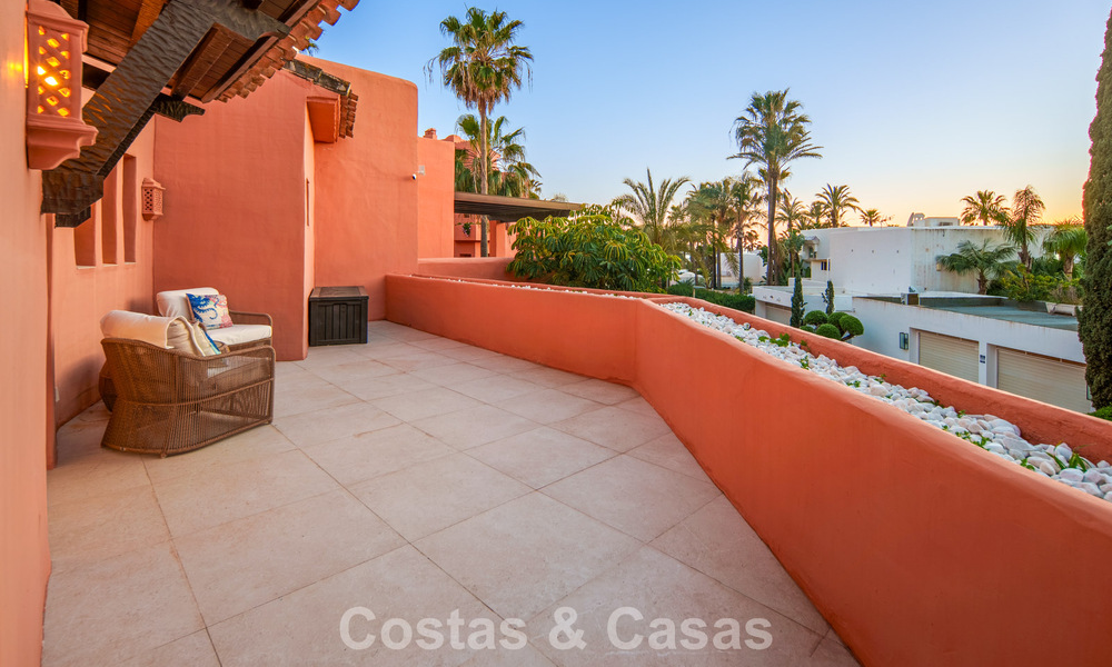 First-class duplex penthouse for sale in a beachfront development in Los Monteros, East Marbella 803246