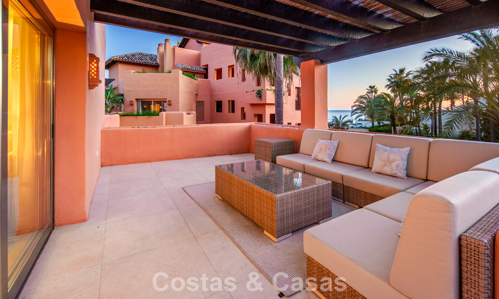 First-class duplex penthouse for sale in a beachfront development in Los Monteros, East Marbella 803247