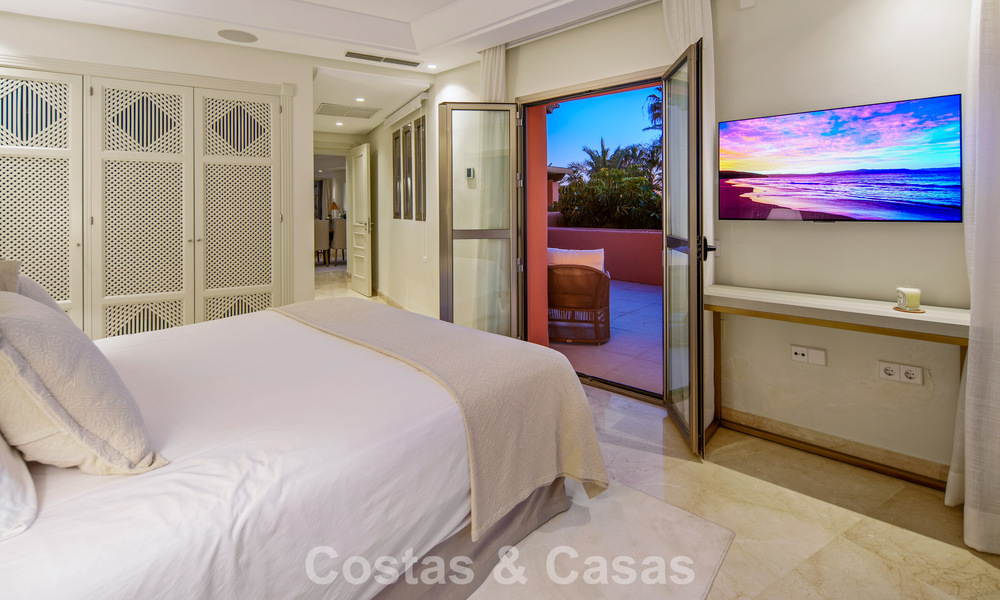 First-class duplex penthouse for sale in a beachfront development in Los Monteros, East Marbella 803248