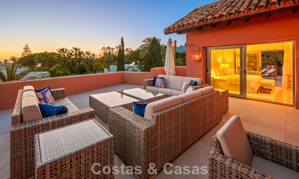 First-class duplex penthouse for sale in a beachfront development in Los Monteros, East Marbella 803249