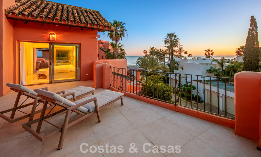 First-class duplex penthouse for sale in a beachfront development in Los Monteros, East Marbella 803250