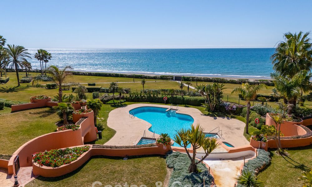 First-class duplex penthouse for sale in a beachfront development in Los Monteros, East Marbella 803251