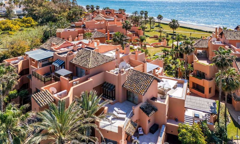 First-class duplex penthouse for sale in a beachfront development in Los Monteros, East Marbella 803256