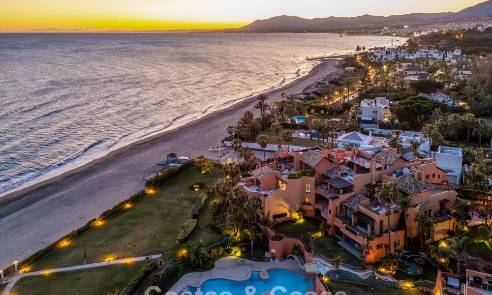 First-class duplex penthouse for sale in a beachfront development in Los Monteros, East Marbella 803259