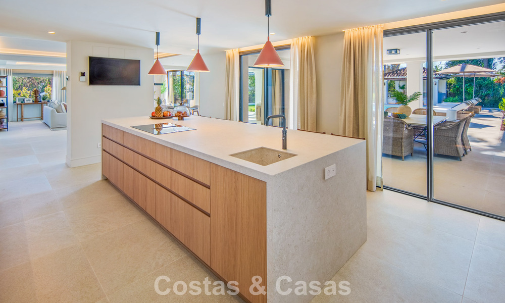 Luxurious mediterranean villa for sale, frontline golf in a prestigious urbanisation in Nueva Andalucía, Marbella 803313
