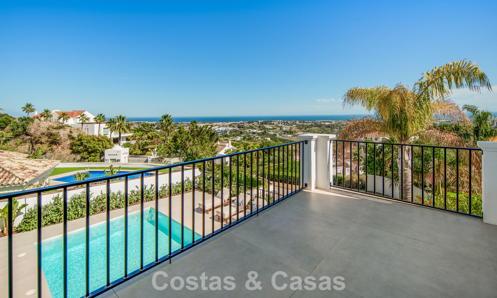 Contemporary spanish luxury villa with panoramic sea views for sale in Marbella - Benahavís 803388