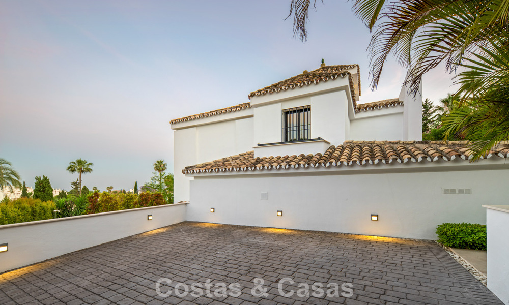Elegant luxury villa with contemporary mediterranean architecture for sale in Nueva Andalucía’s Golf Valley, Marbella 803410