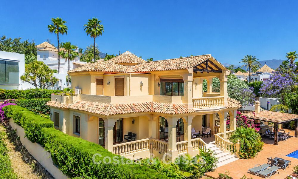 Spacious mediterranean villa with sea views and fantastic renovation potential for sale in La Quinta, Marbella - Benahavís 803473