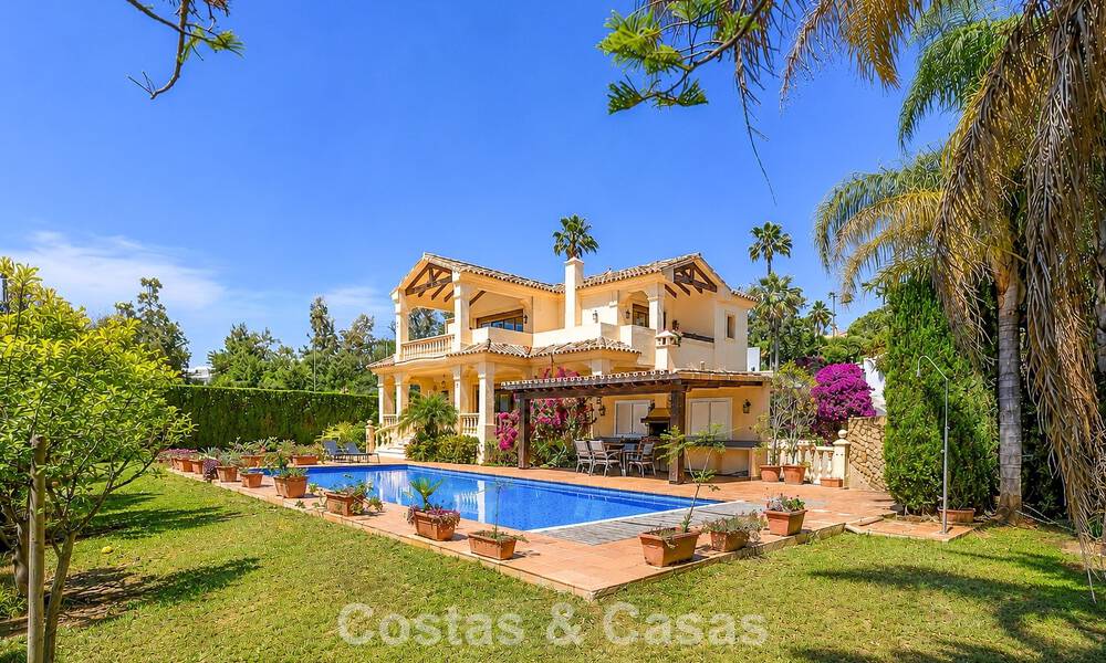 Spacious mediterranean villa with sea views and fantastic renovation potential for sale in La Quinta, Marbella - Benahavís 803476