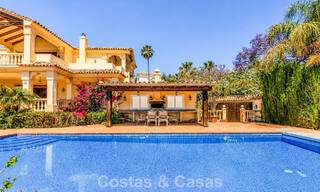 Spacious mediterranean villa with sea views and fantastic renovation potential for sale in La Quinta, Marbella - Benahavís 803477 