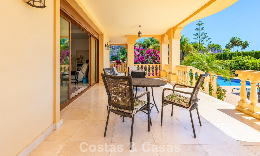 Spacious mediterranean villa with sea views and fantastic renovation potential for sale in La Quinta, Marbella - Benahavís 803478