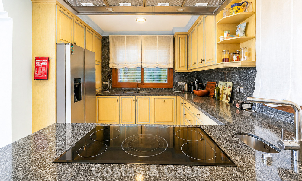 Spacious mediterranean villa with sea views and fantastic renovation potential for sale in La Quinta, Marbella - Benahavís 803482