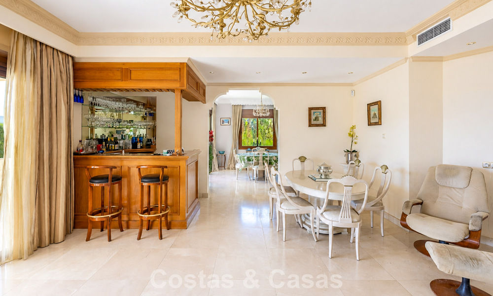 Spacious mediterranean villa with sea views and fantastic renovation potential for sale in La Quinta, Marbella - Benahavís 803485