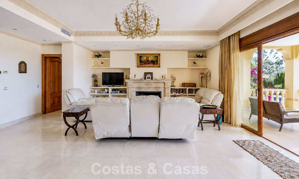 Spacious mediterranean villa with sea views and fantastic renovation potential for sale in La Quinta, Marbella - Benahavís 803487