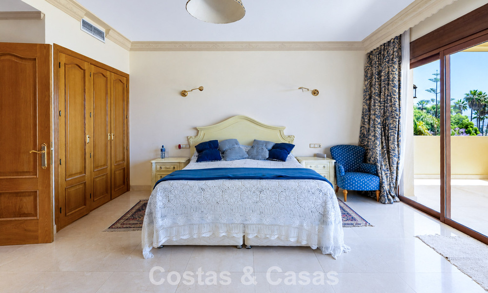 Spacious mediterranean villa with sea views and fantastic renovation potential for sale in La Quinta, Marbella - Benahavís 803488