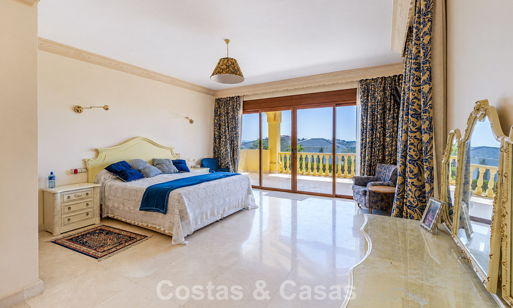 Spacious mediterranean villa with sea views and fantastic renovation potential for sale in La Quinta, Marbella - Benahavís 803489