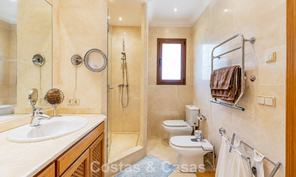 Spacious mediterranean villa with sea views and fantastic renovation potential for sale in La Quinta, Marbella - Benahavís 803492