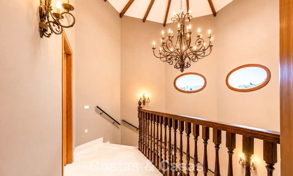 Spacious mediterranean villa with sea views and fantastic renovation potential for sale in La Quinta, Marbella - Benahavís 803494