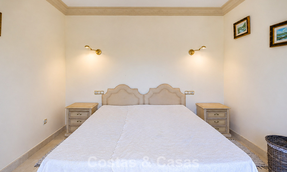 Spacious mediterranean villa with sea views and fantastic renovation potential for sale in La Quinta, Marbella - Benahavís 803495