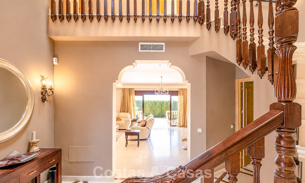 Spacious mediterranean villa with sea views and fantastic renovation potential for sale in La Quinta, Marbella - Benahavís 803499