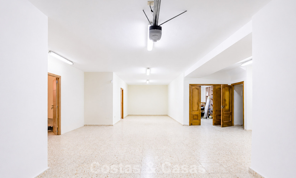 Spacious mediterranean villa with sea views and fantastic renovation potential for sale in La Quinta, Marbella - Benahavís 803501