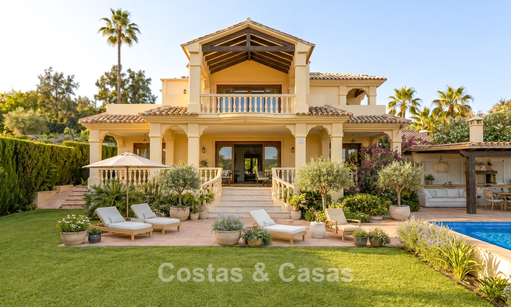 Spacious mediterranean villa with sea views and fantastic renovation potential for sale in La Quinta, Marbella - Benahavís 803506