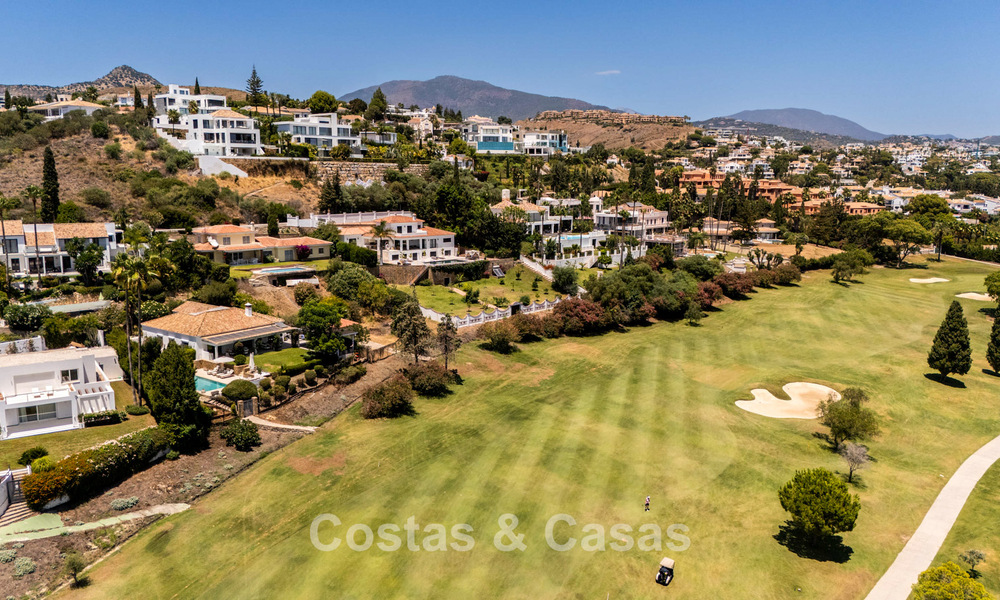 Single-storey luxury villa with spanish architecture and direct golf course access for sale in Marbella - Benahavís 803518