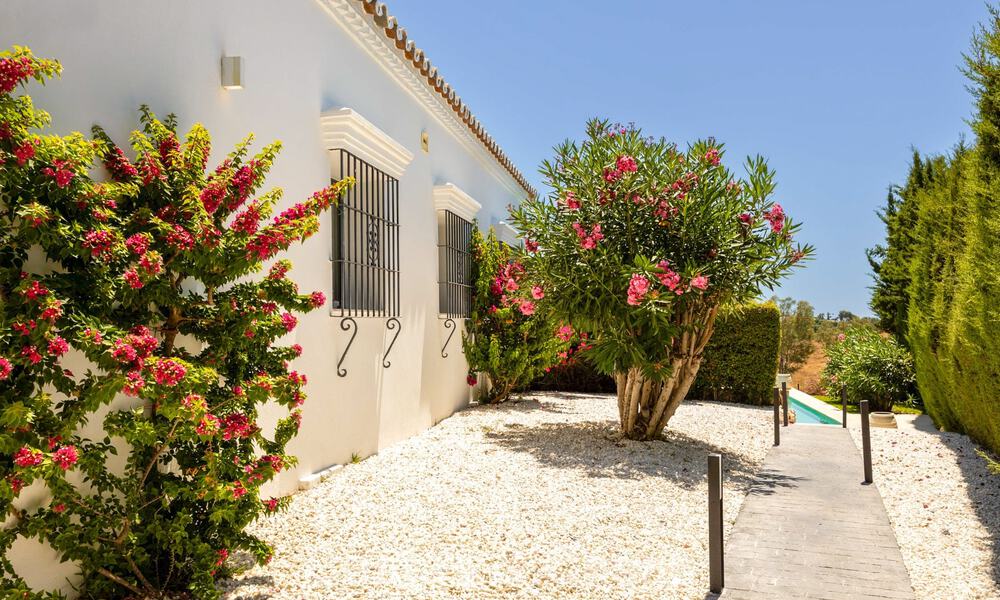 Single-storey luxury villa with spanish architecture and direct golf course access for sale in Marbella - Benahavís 803524