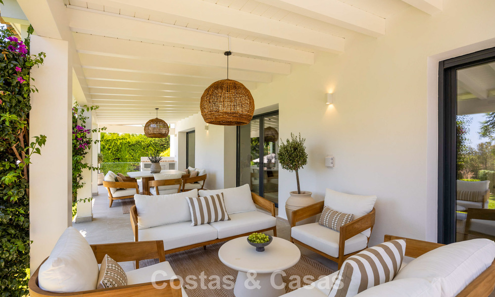 Single-storey luxury villa with spanish architecture and direct golf course access for sale in Marbella - Benahavís 803531