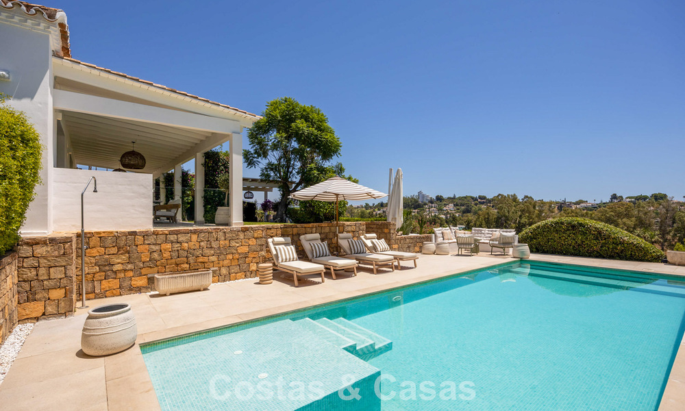 Single-storey luxury villa with spanish architecture and direct golf course access for sale in Marbella - Benahavís 803533
