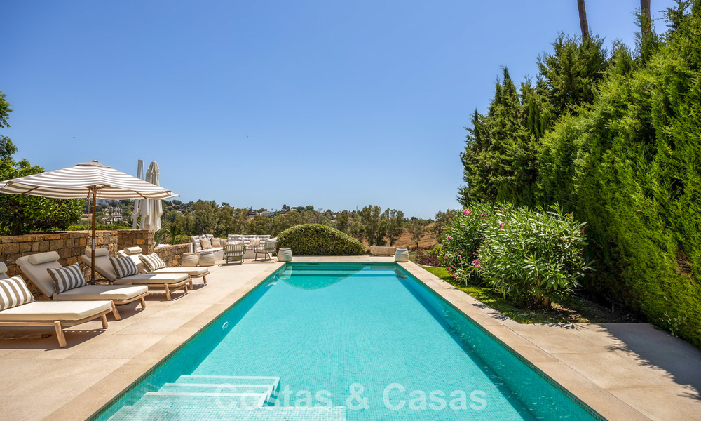 Single-storey luxury villa with spanish architecture and direct golf course access for sale in Marbella - Benahavís 803534