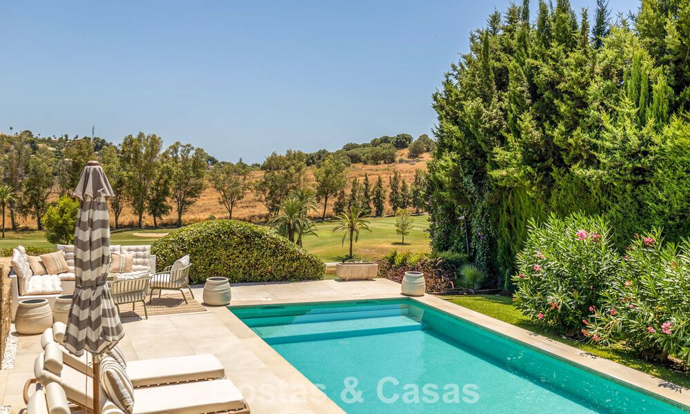 Single-storey luxury villa with spanish architecture and direct golf course access for sale in Marbella - Benahavís 803536
