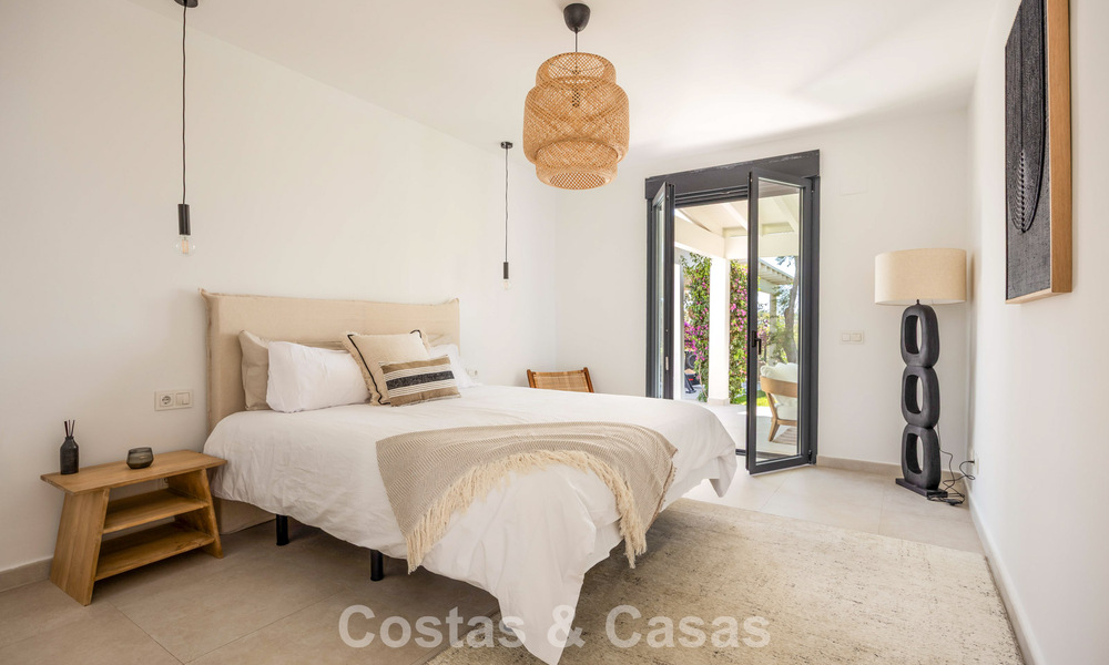Single-storey luxury villa with spanish architecture and direct golf course access for sale in Marbella - Benahavís 803538