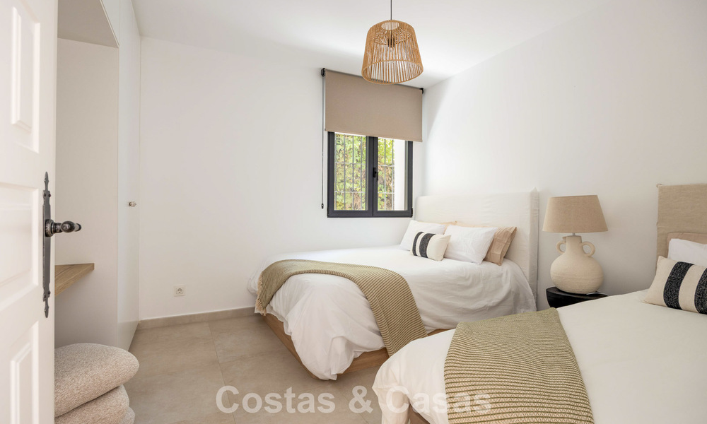 Single-storey luxury villa with spanish architecture and direct golf course access for sale in Marbella - Benahavís 803539