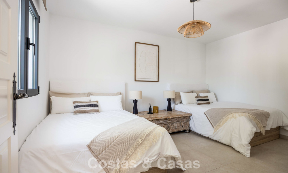 Single-storey luxury villa with spanish architecture and direct golf course access for sale in Marbella - Benahavís 803540