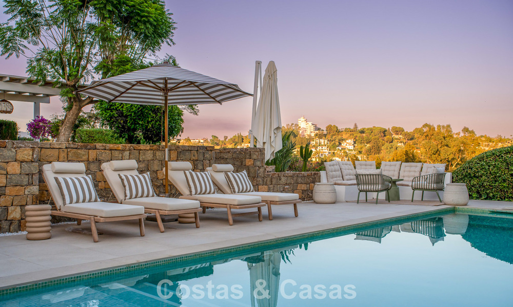 Single-storey luxury villa with spanish architecture and direct golf course access for sale in Marbella - Benahavís 803544