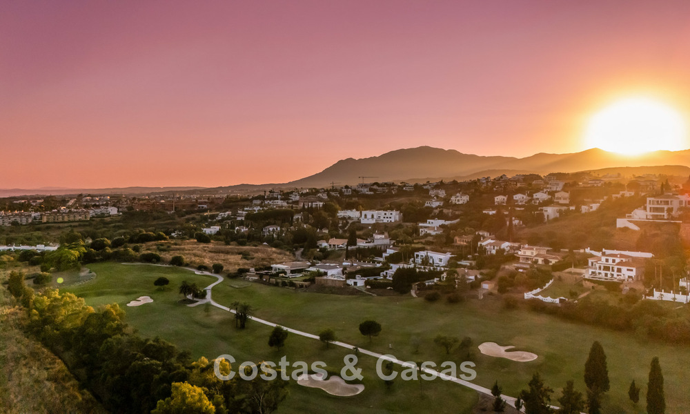 Single-storey luxury villa with spanish architecture and direct golf course access for sale in Marbella - Benahavís 803547